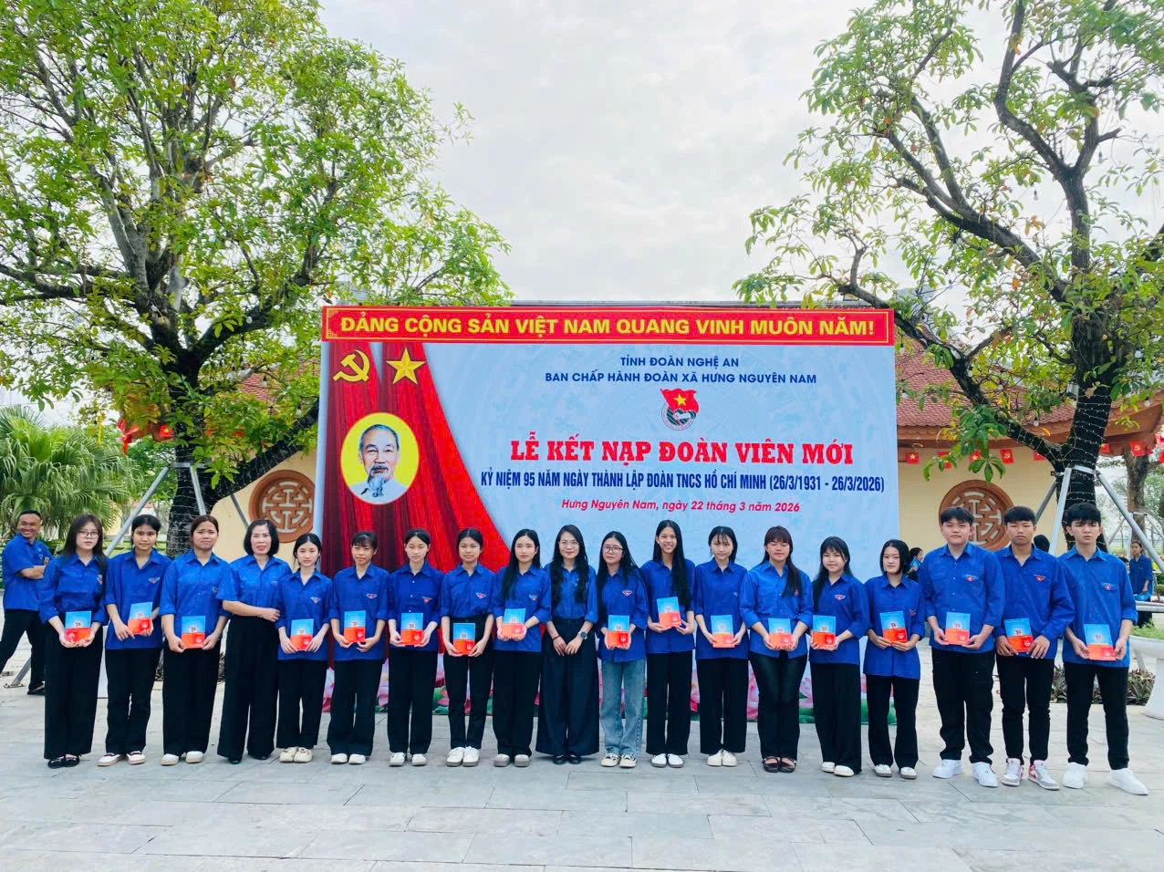 Lễ kết nạp Đoàn viên mới tại địa chỉ đỏ Di tích quốc gia khu lưu niệm Tổng Bí thư Lê Hồng Phong.